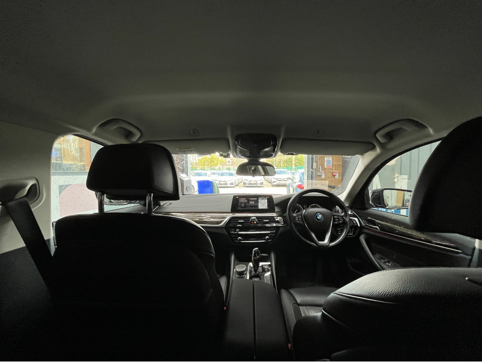 2018 BMW 5 Series - image 19