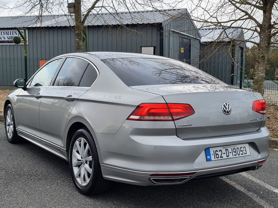2016 Volkswagen Passat - image 9