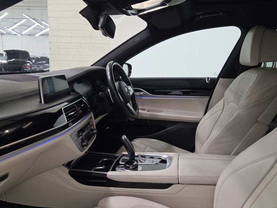 2022 BMW 7 Series - image 7
