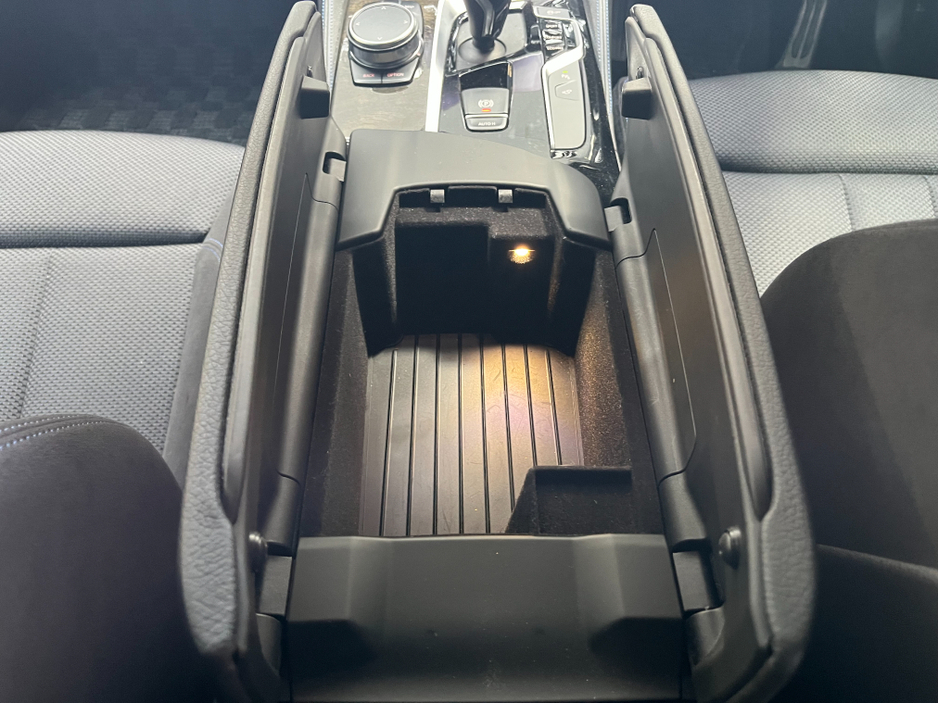 2019 BMW 5 Series - image 25