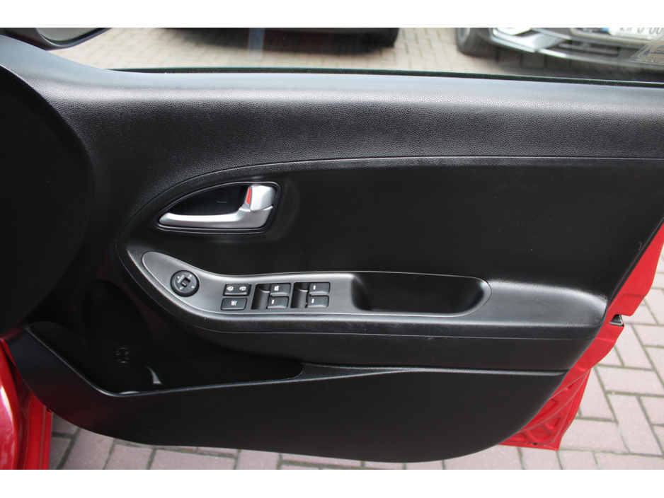 2017 Kia Picanto - image 10