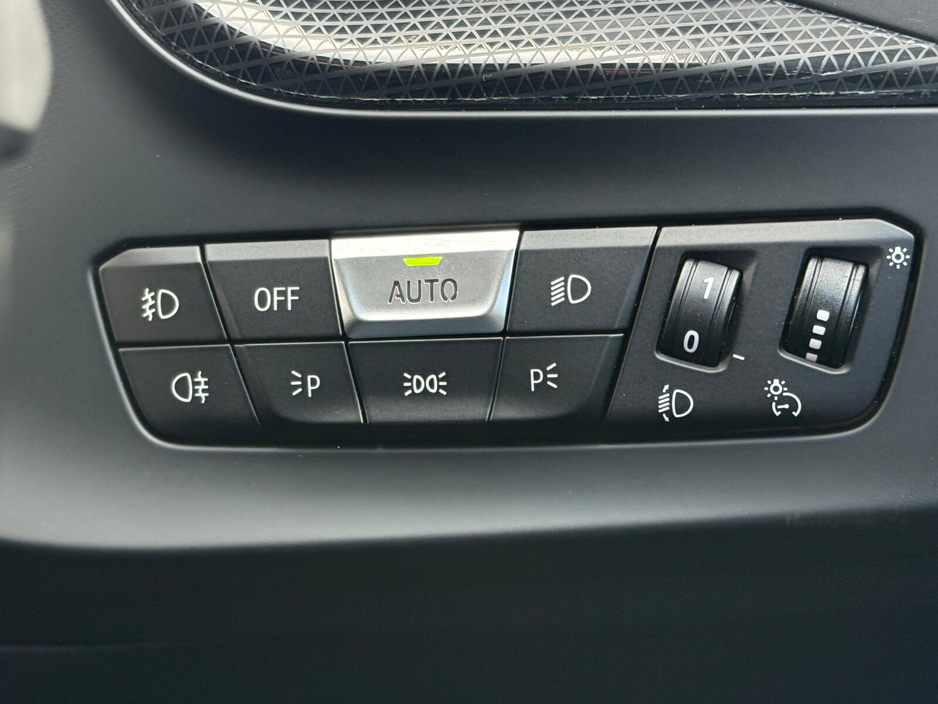 2021 BMW 1 Series - image 24