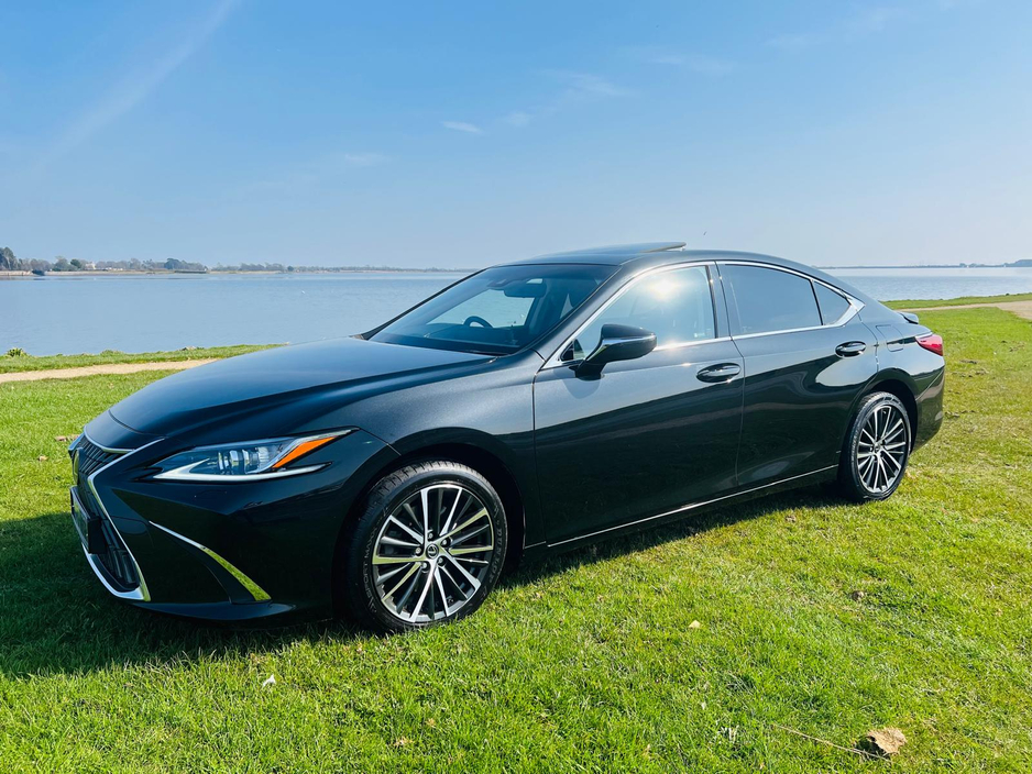 2023 Lexus ES 300 H - image 11