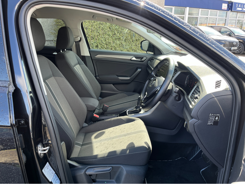 2021 Volkswagen T-Roc - image 11