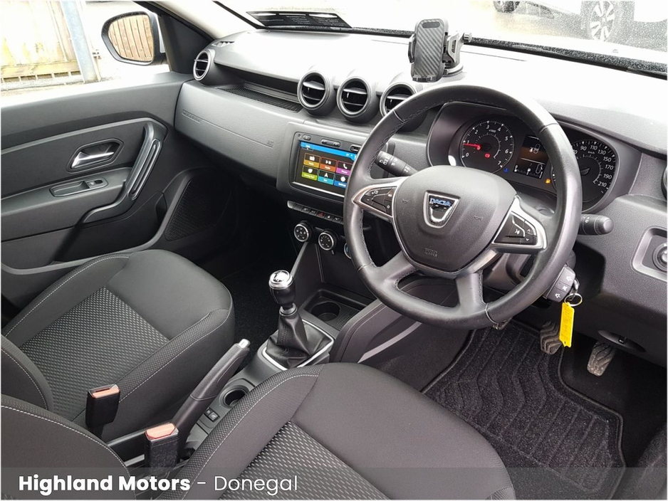 2020 Dacia Duster - image 6