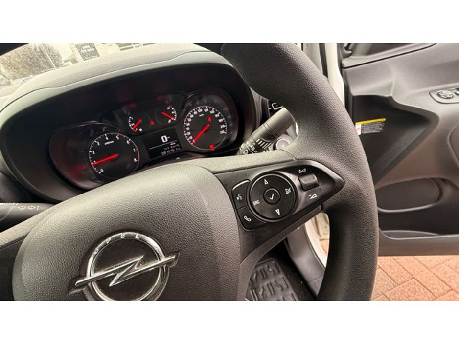 2022 Opel Combo - image 10