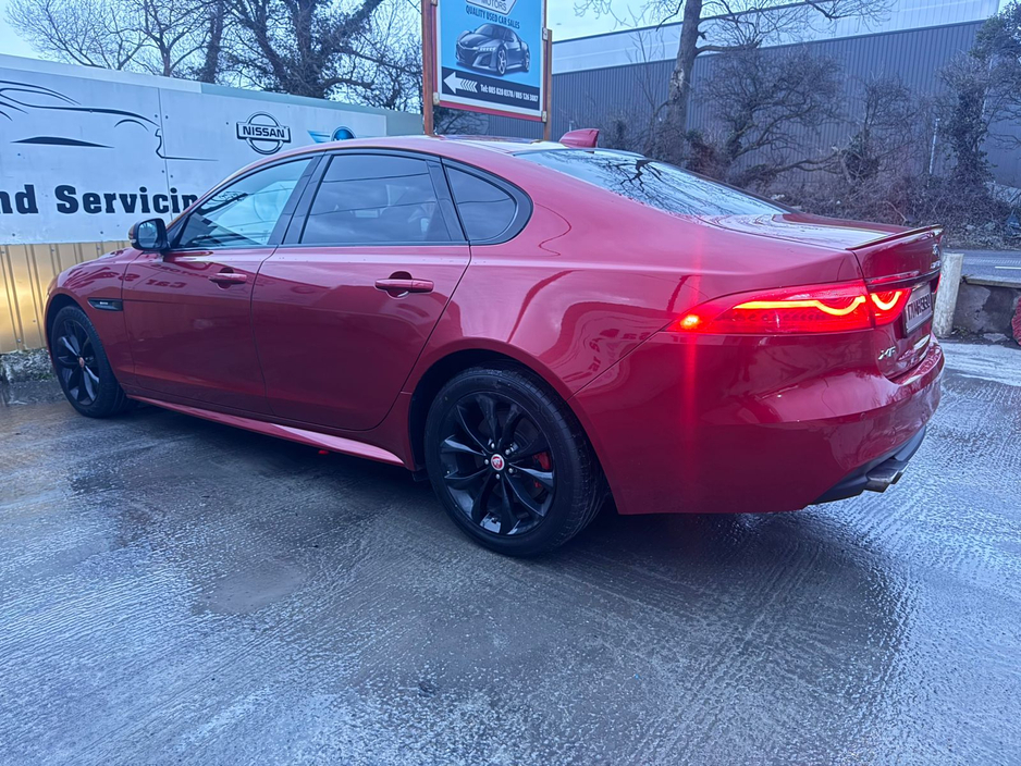 2017 Jaguar XF - image 18
