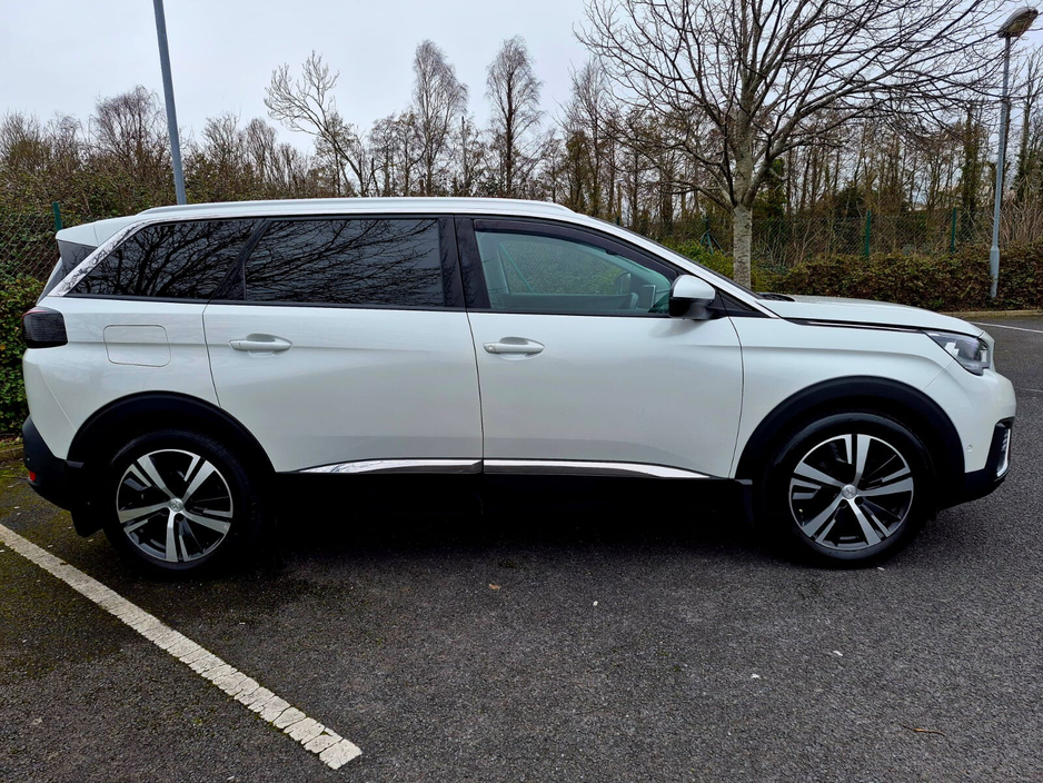 2019 Peugeot 5008 - image 9