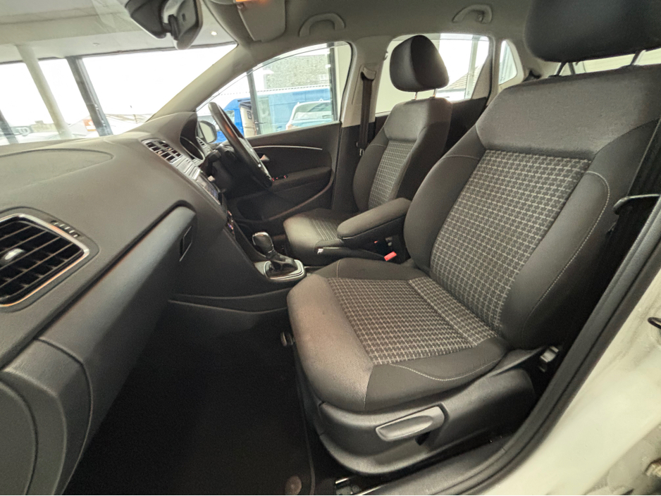 2016 Volkswagen Polo - image 10