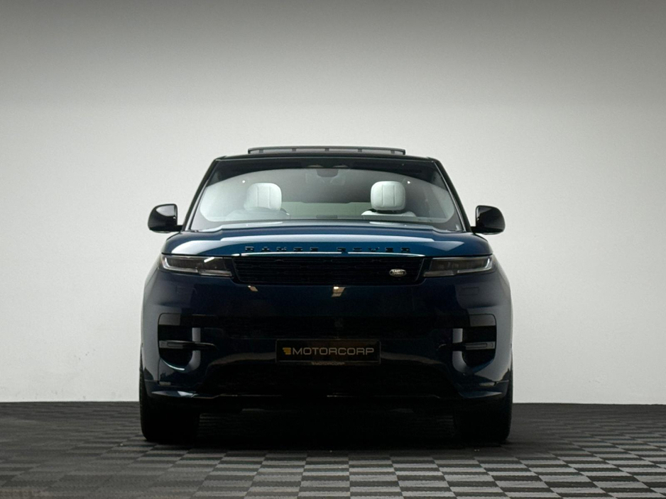 2025 Land Rover Range Rover Sport - image 2