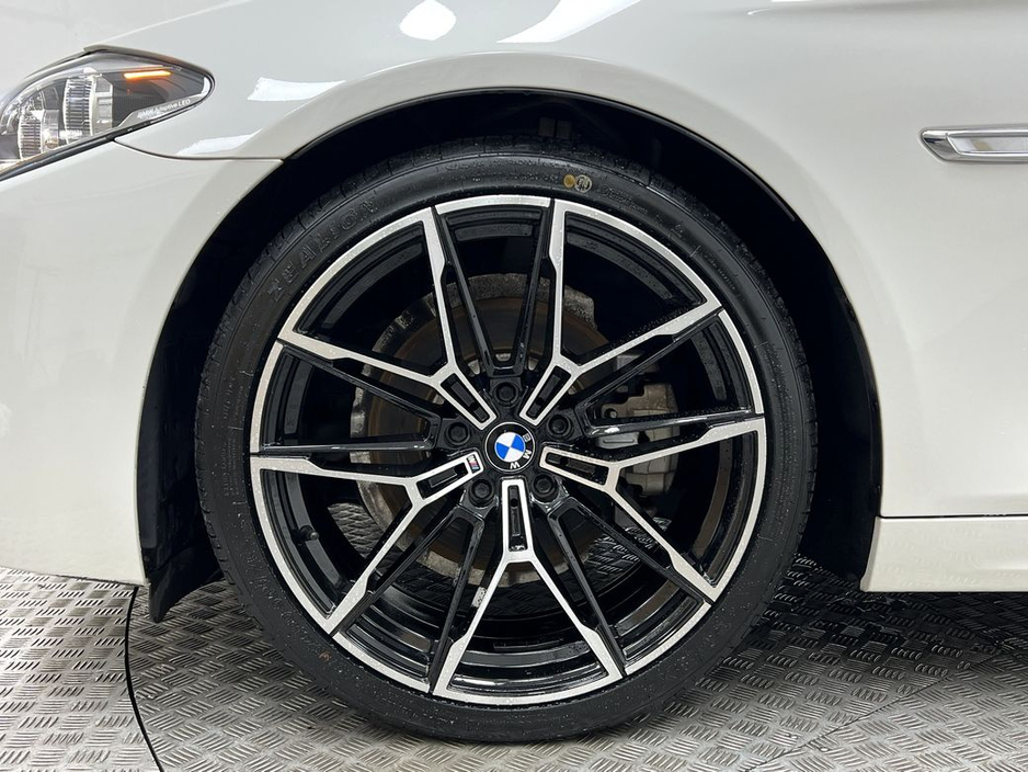 2016 BMW 5 Series - image 17