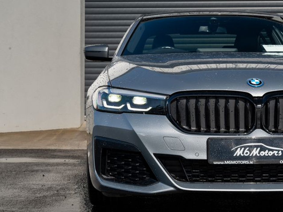 2022 BMW 5 Series - image 3