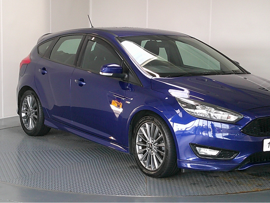 2018 Ford Focus - image 9