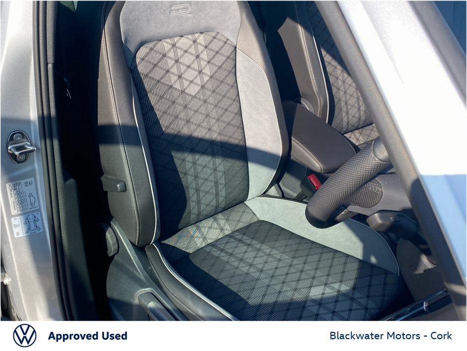 2022 Volkswagen Tiguan - image 8