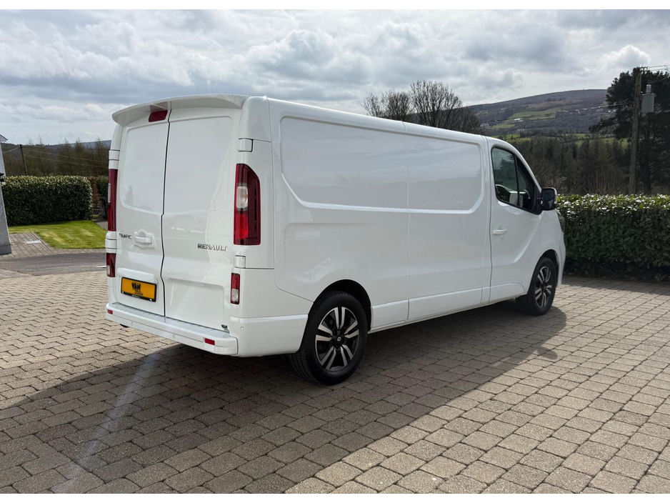 2024 Renault Trafic - image 3