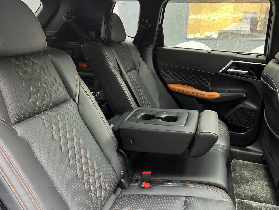 2023 Mitsubishi Outlander - image 17
