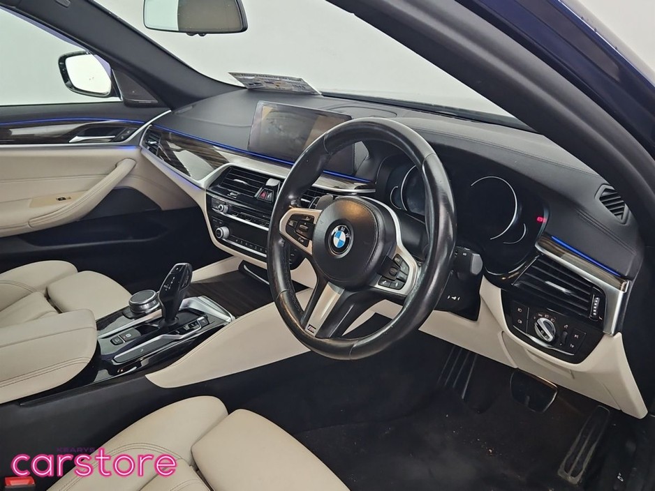 2018 BMW 5 Series - image 9