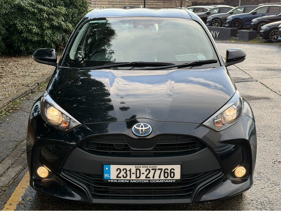 2023 Toyota Yaris 1.5 HYBRID..REAR CAMERA..APPLE CARPLAY €16,900