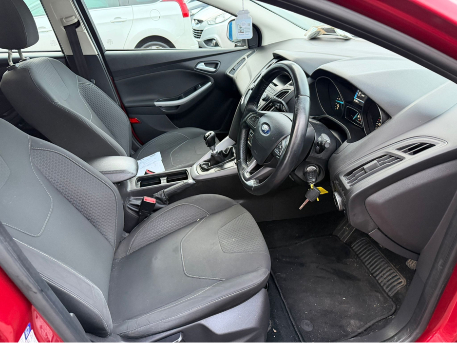 2015 Ford Focus - image 15