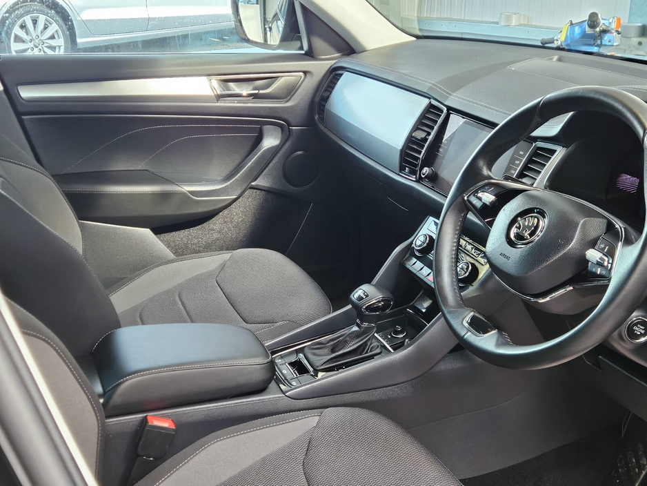 2023 Volkswagen Tiguan - image 18