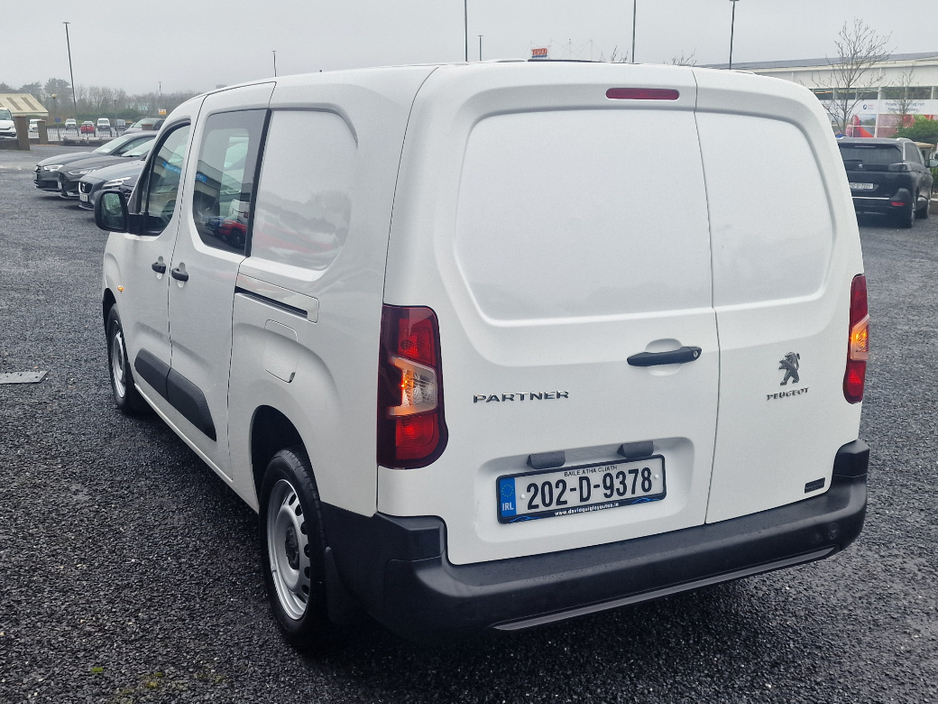 2020 Peugeot Partner - image 3