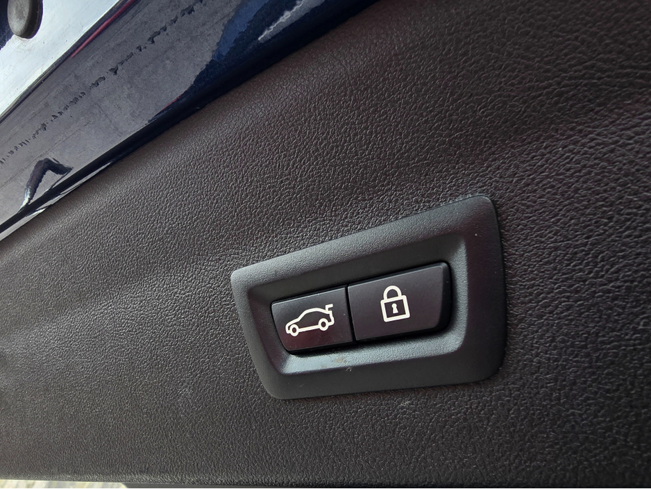 2019 BMW X4 - image 32