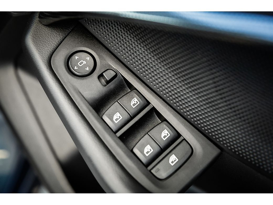 2022 BMW 1 Series - image 37