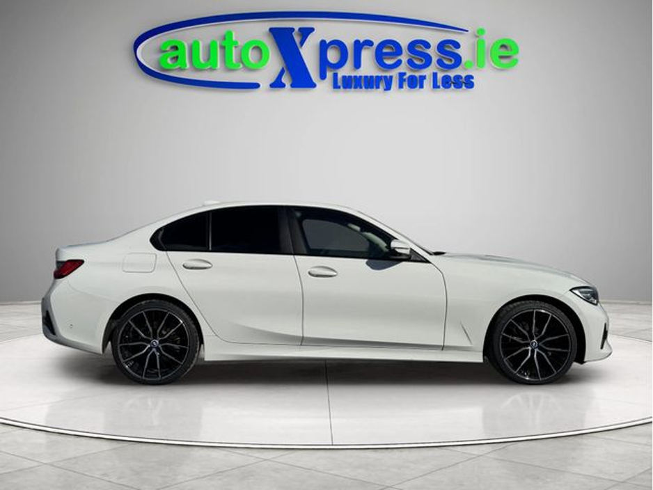 2020 BMW 3 Series - image 12
