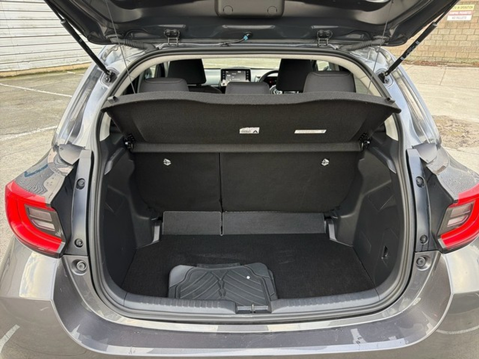 2021 Toyota Yaris *NOW SOLD* HYBRID LUNA SPORT // SMART ENTRY/SMART START // AIR CON // BLUETOOTH // APPLE CARPLAY // DIGITAL DASH // PRIVACY GLASS €22,945