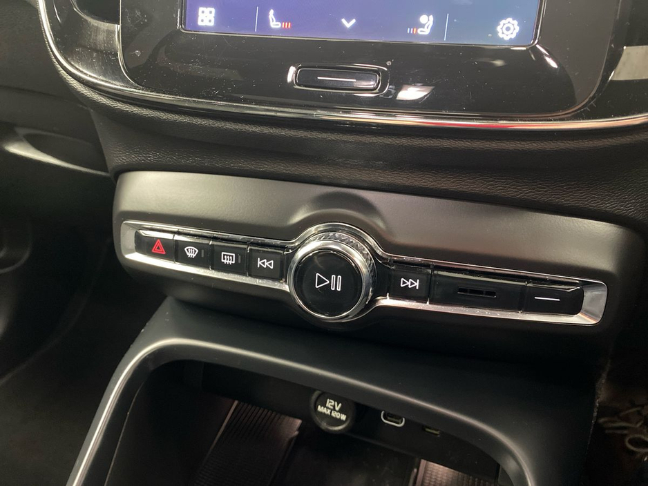 2022 Volvo XC40 - image 15