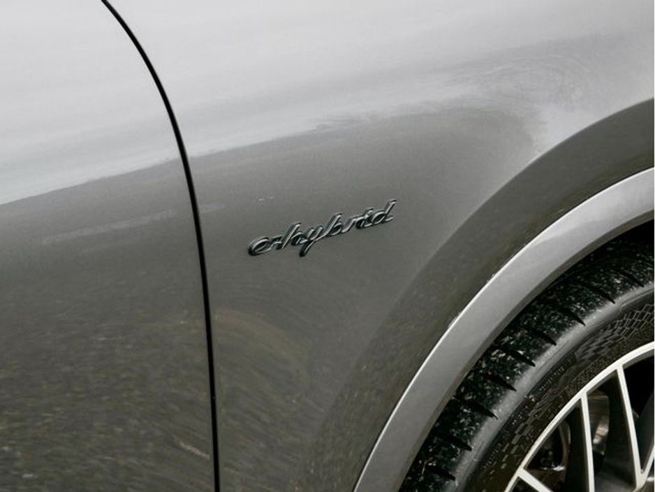 2021 Porsche Cayenne - image 8
