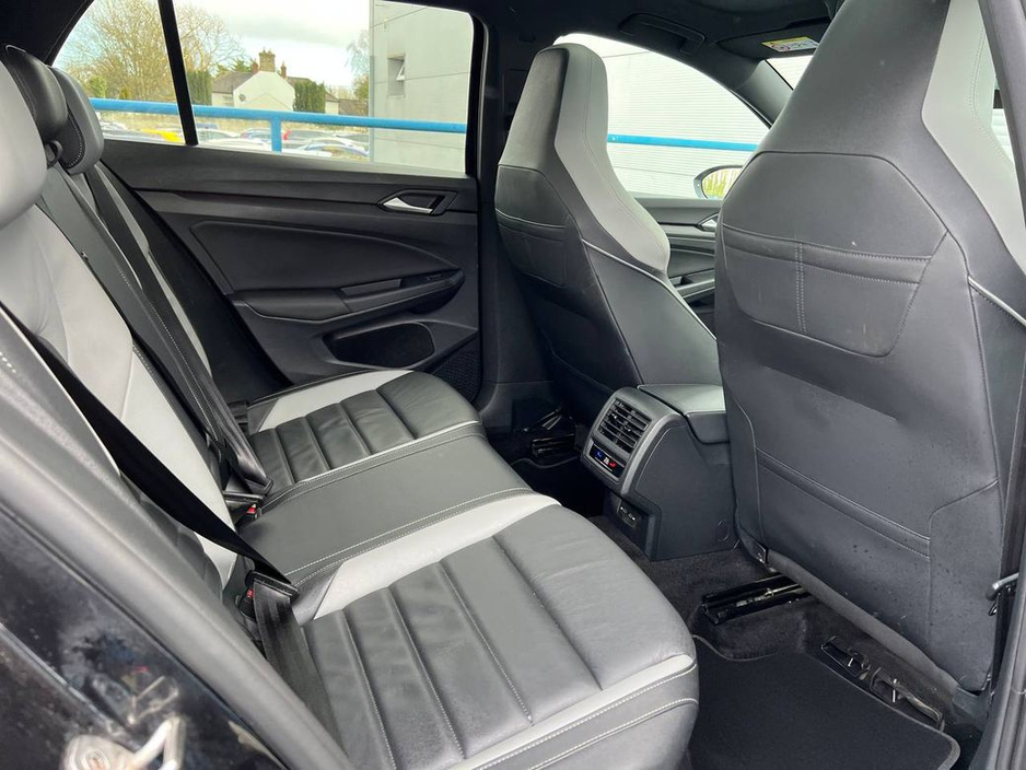 2023 Volkswagen Golf - image 10
