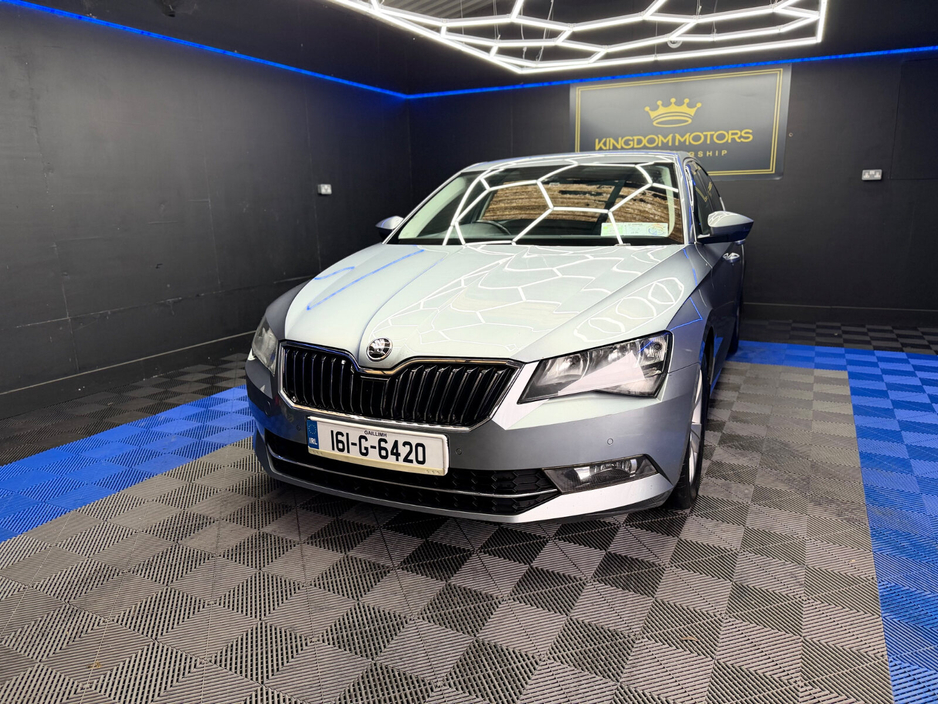 2016 Skoda Superb - image 5