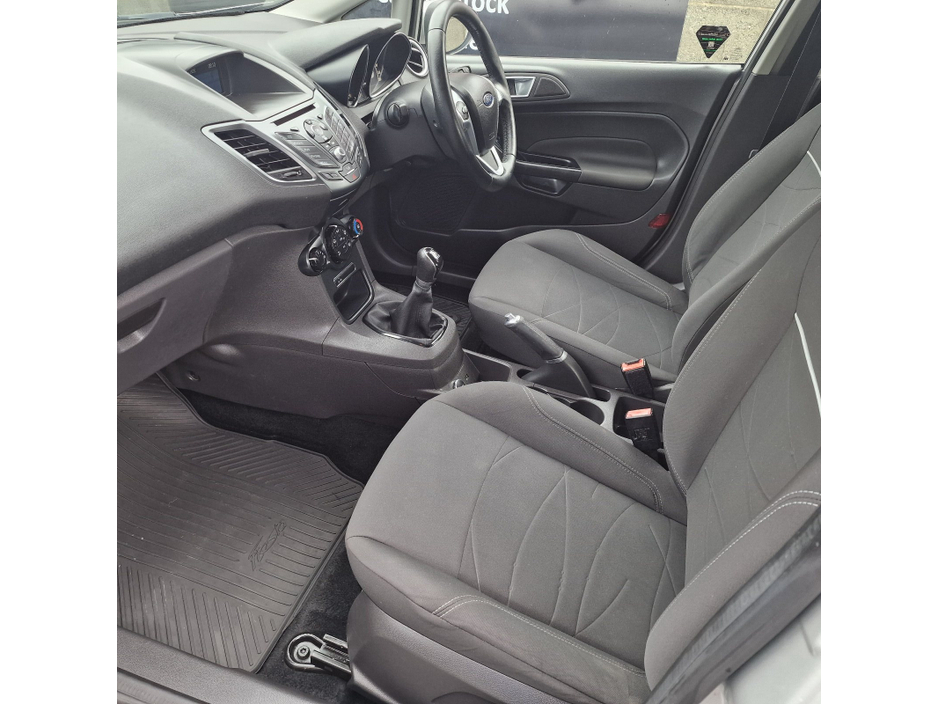 2017 Ford Fiesta - image 13