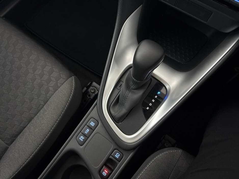 2024 Toyota Yaris - image 14