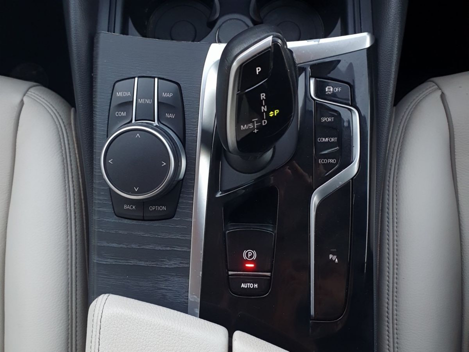 2021 BMW 5 Series - image 9