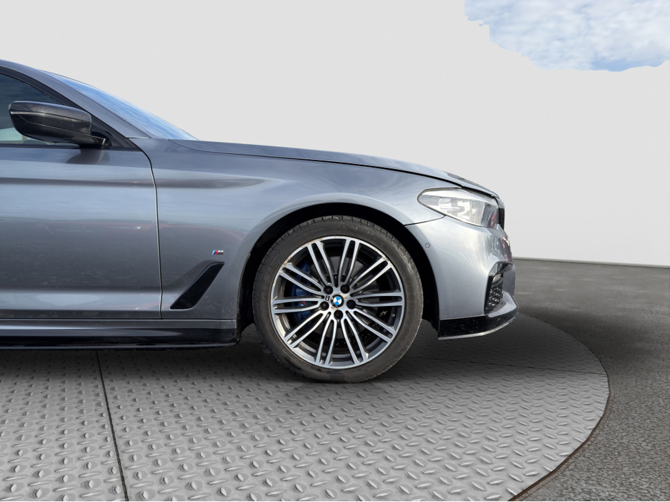 2018 BMW 5 Series - image 19