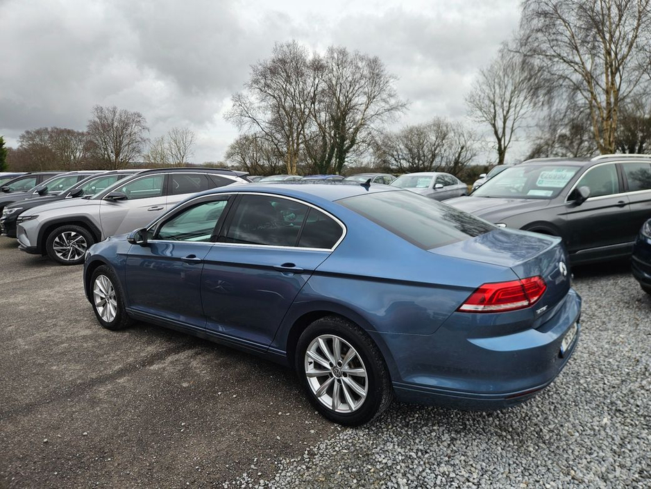 2018 Volkswagen Passat - image 3