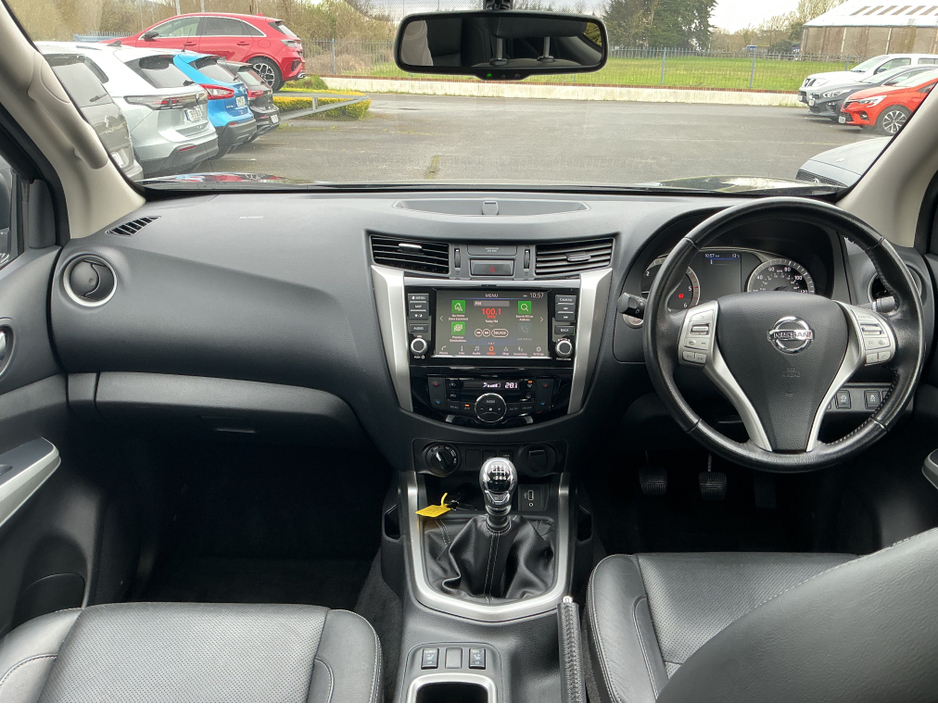 2021 Nissan Navara - image 13