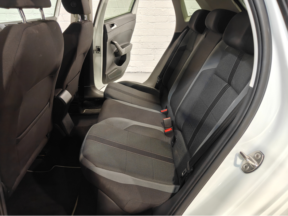 2018 Volkswagen Polo - image 24