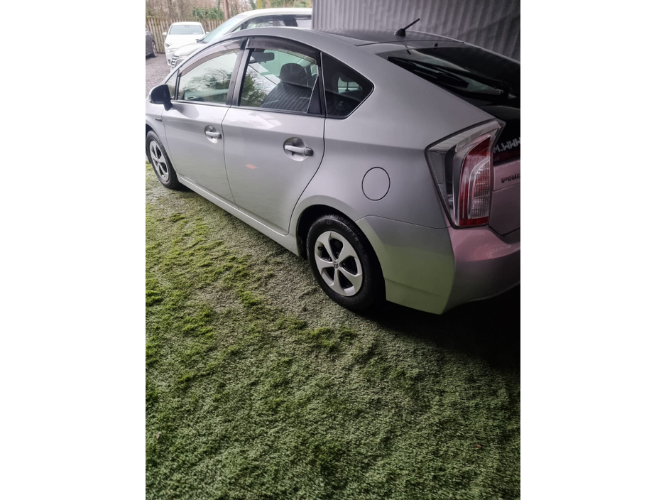 2014 Toyota Prius - image 6