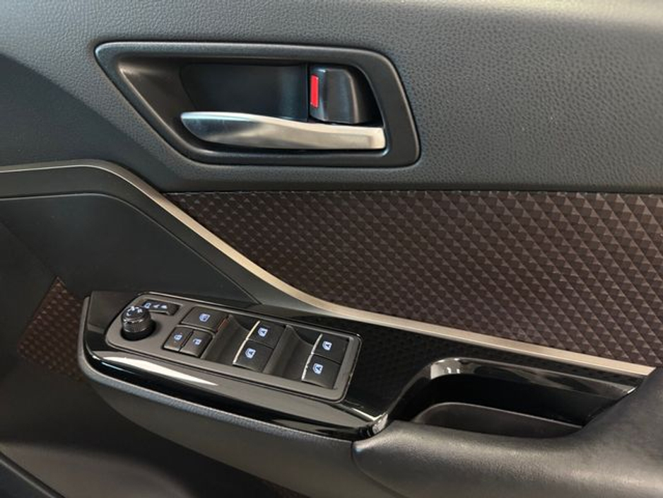 2017 Toyota C-HR - image 12