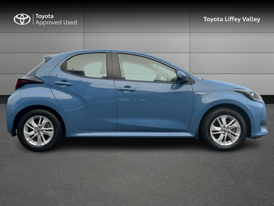 2021 Toyota Yaris - image 3