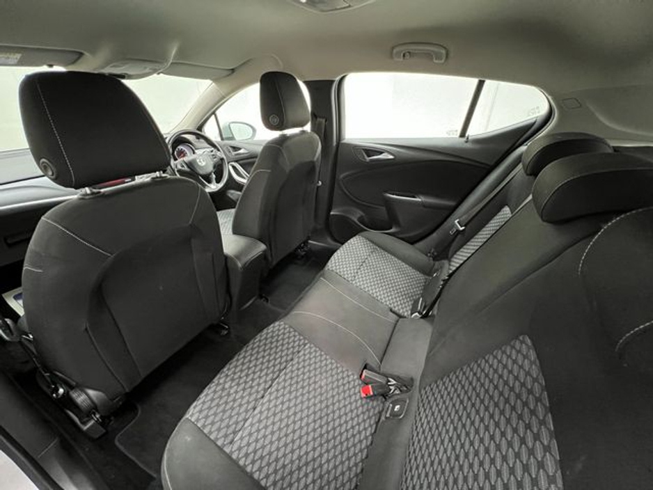 2017 Vauxhall Astra - image 16