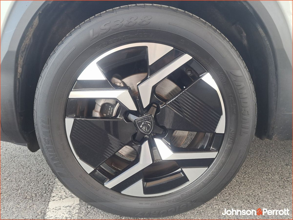 2025 Peugeot 2008 HYBRID 145BHP e-DCS6 Allure €33,900