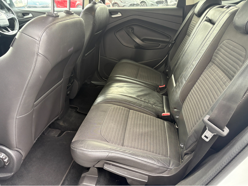 2018 Ford Kuga - image 9