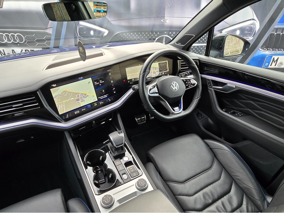 2023 Volkswagen Touareg 3.0TSI V6 R-LINE 462BHP 5DR LAPIZ BLUE +MAXTON KIT STUNNING! €67,950