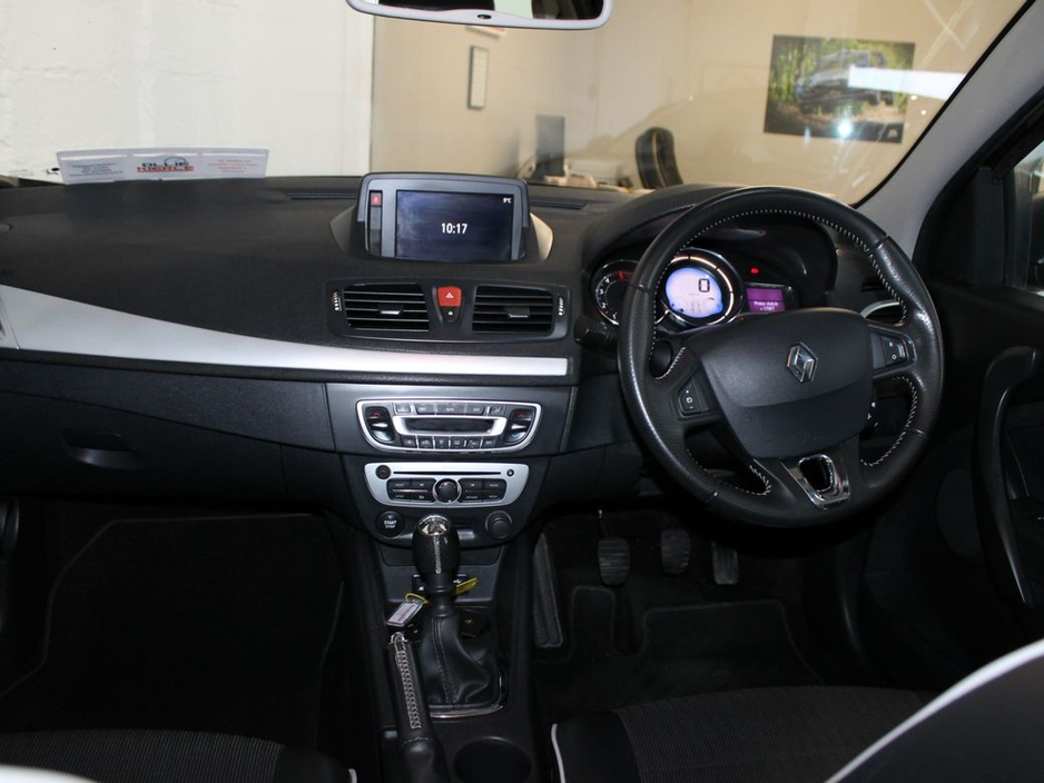 2015 Renault Fluence - image 11