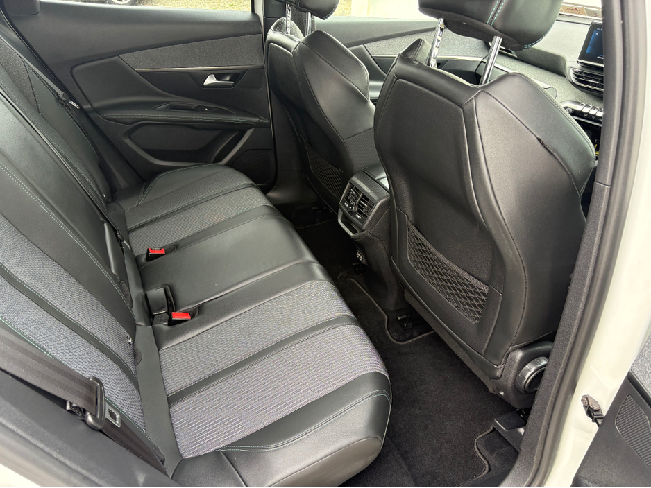 2021 Peugeot 3008 - image 18