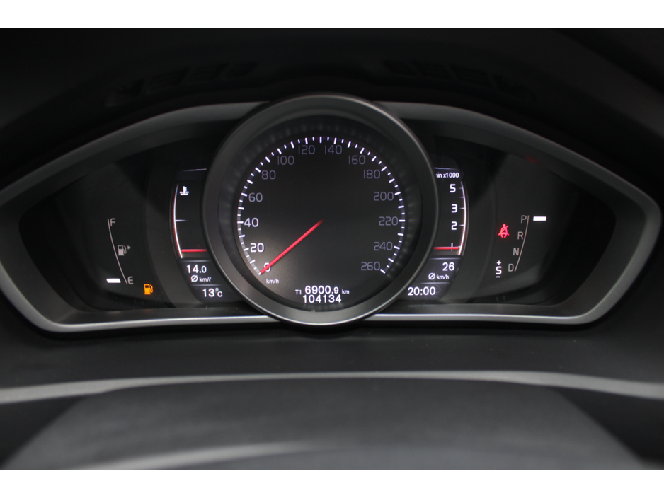 2016 Volvo V40 Cross Country - image 12